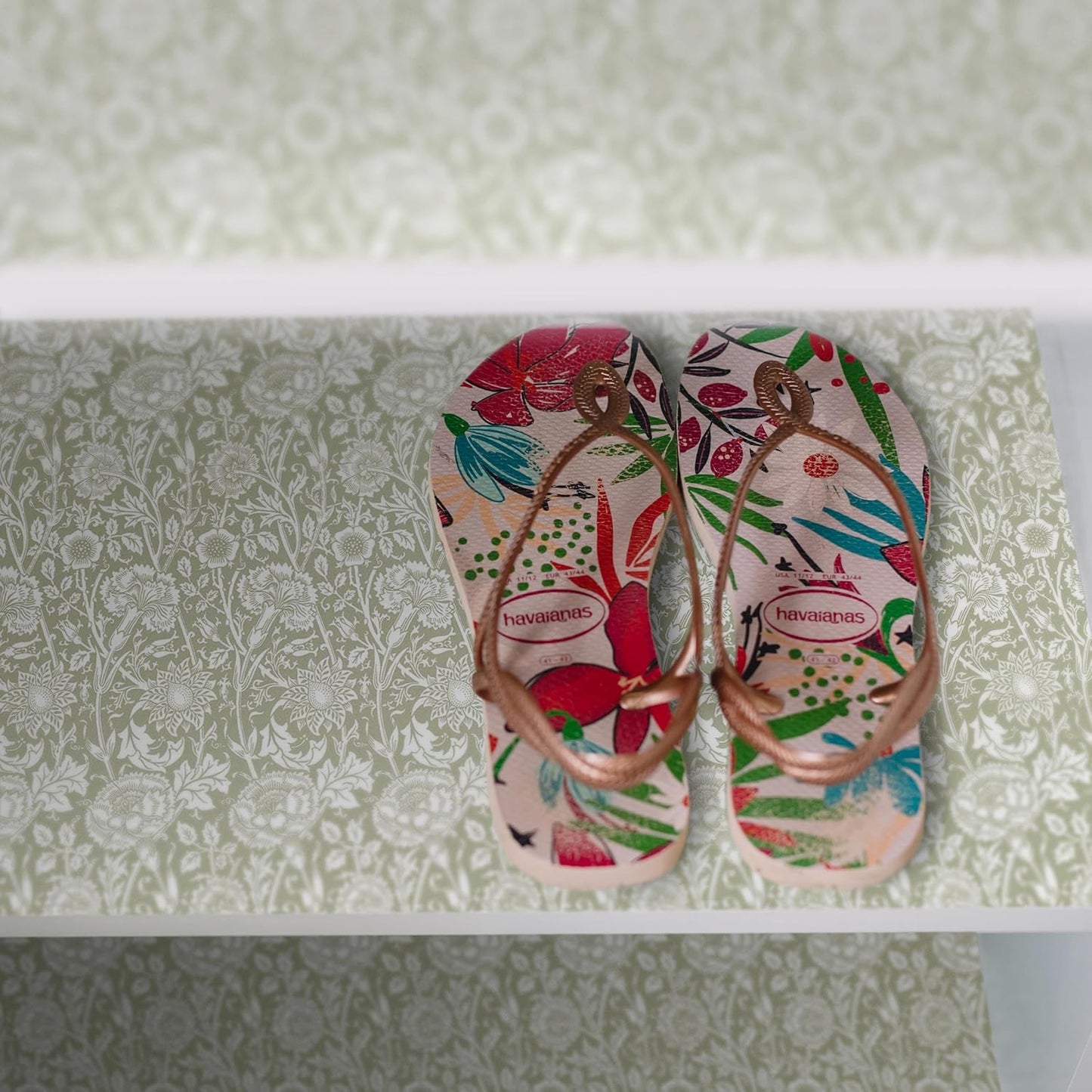 Fragrant Fresh Linen Scented Drawer Liners in a SAGE Green | William Morris Design| Pack of 5 Sheets (Folded) | Contains Essential Oils | Made in The UK