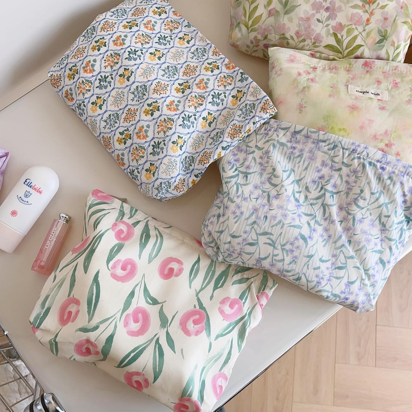 Wudygirl Cute Makeup Bag for Women - Travel Cosmetic Bag with Zipper Makeup Pouch Floral Make up Organizer Handbag Aesthetic (White Tulips)