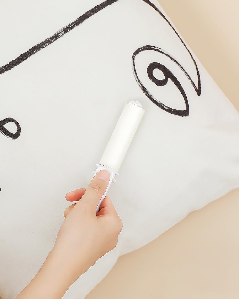 Mini Travel Lint Roller with Cover and 4 Refills Total 150 Sticky Sheets Compact Lint Roller for Purse Pocket Travel Essentials for Clothes Cute Pet Hair Pickup Roller (Pink)