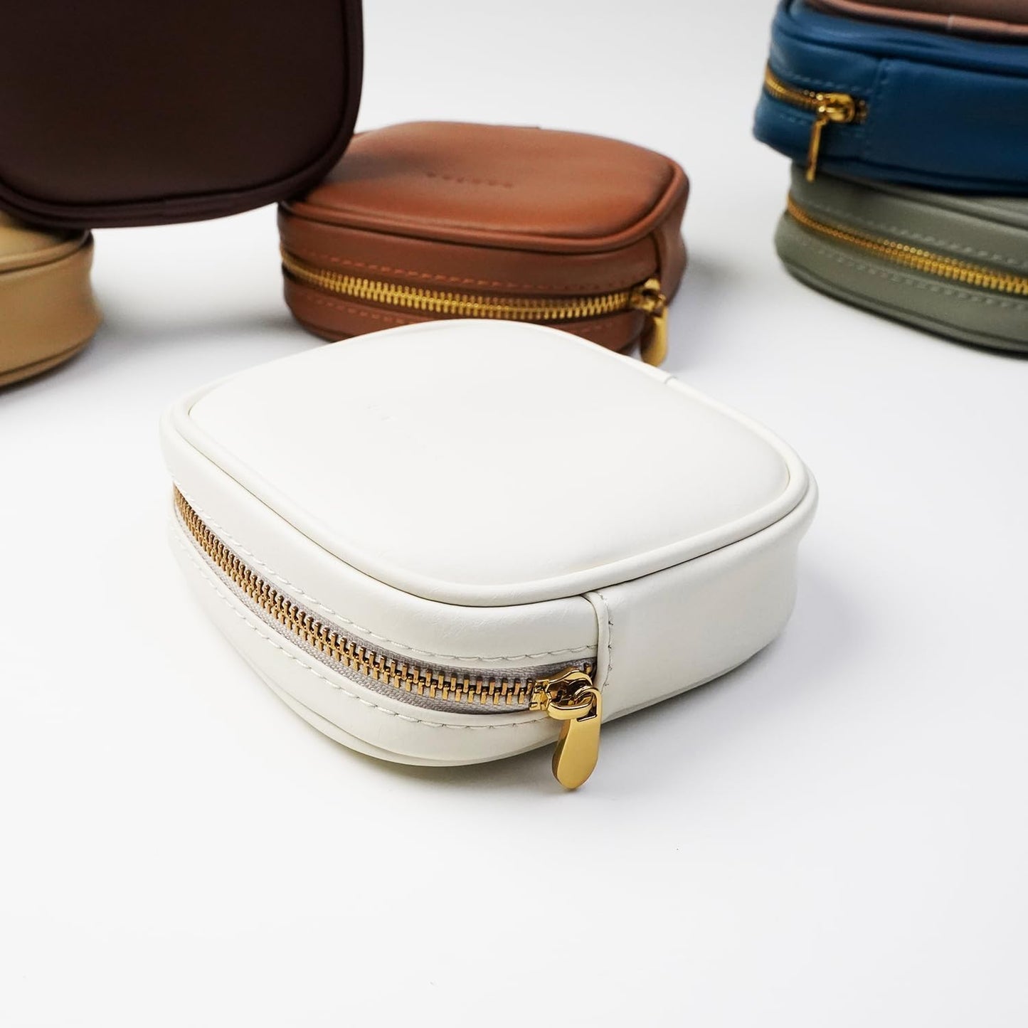 Leather Cosmetic Bag for Women Small Zipper Makeup Bag for Purse Waterproof Travel Makeup Organizer Charger Storage Pouch Color White