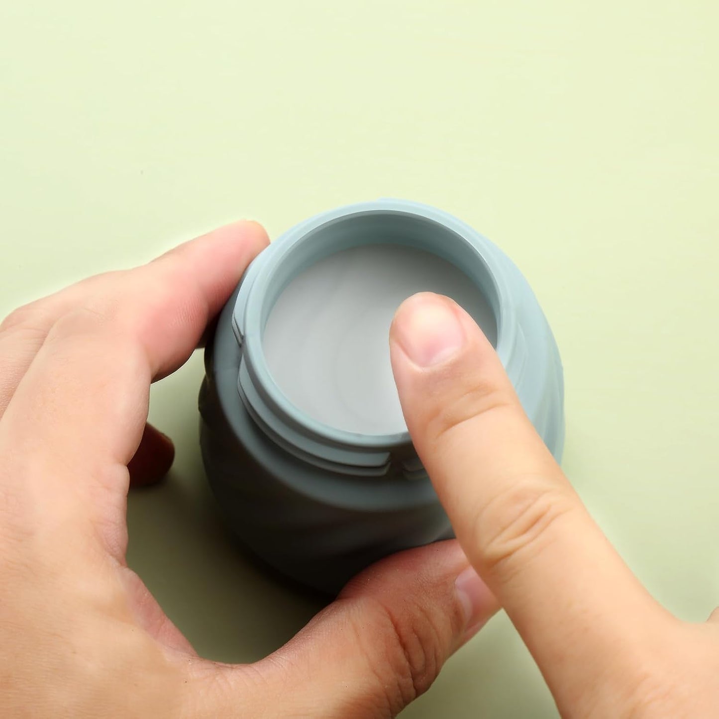 Gemice Silicone Cream Jars TSA Approved Travel Size Containers with Toiletry Bag, Wide Mouth Leak-proof Travel Accessories with Lid for Cosmetic Cream (4 Pack)