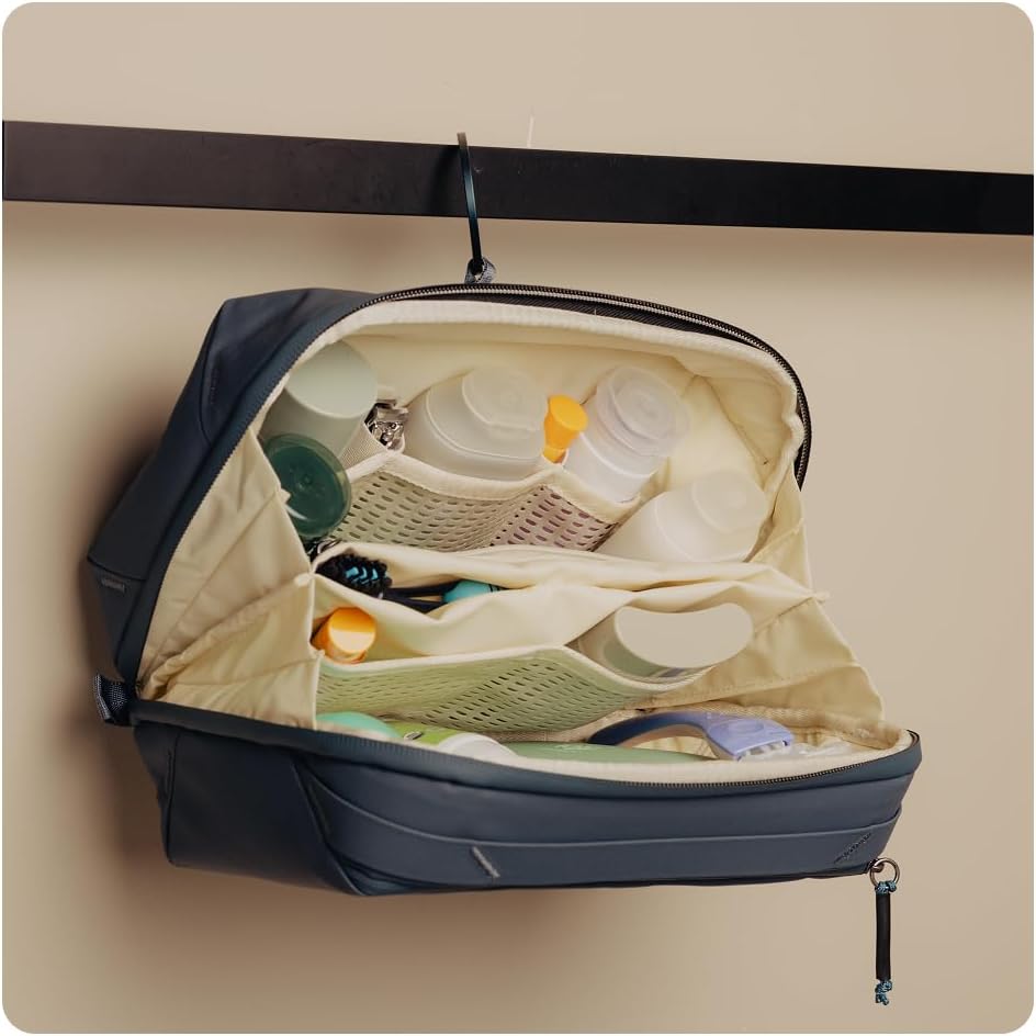 Peak Design Wash Pouch, Kelp, Weatherproof Travel Toiletry Bag, Upright or Hanging Toiletry Kit with Pockets, Magnetic Toothbrush Pocket, Wide UltraZip Opening, Toiletry Bag for Men and Women