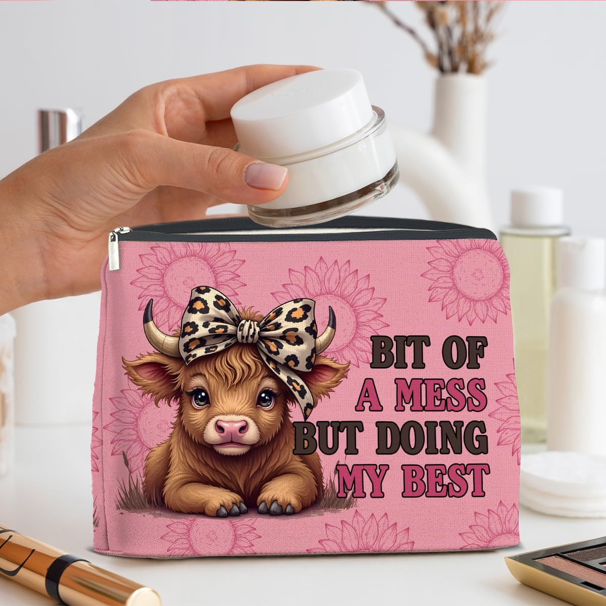 Inspirational Highland Cow Makeup Bag Gifts for Women Wild West Enthusiasts Pink Highland Cow Cosmetic Bag Zipper Pouch