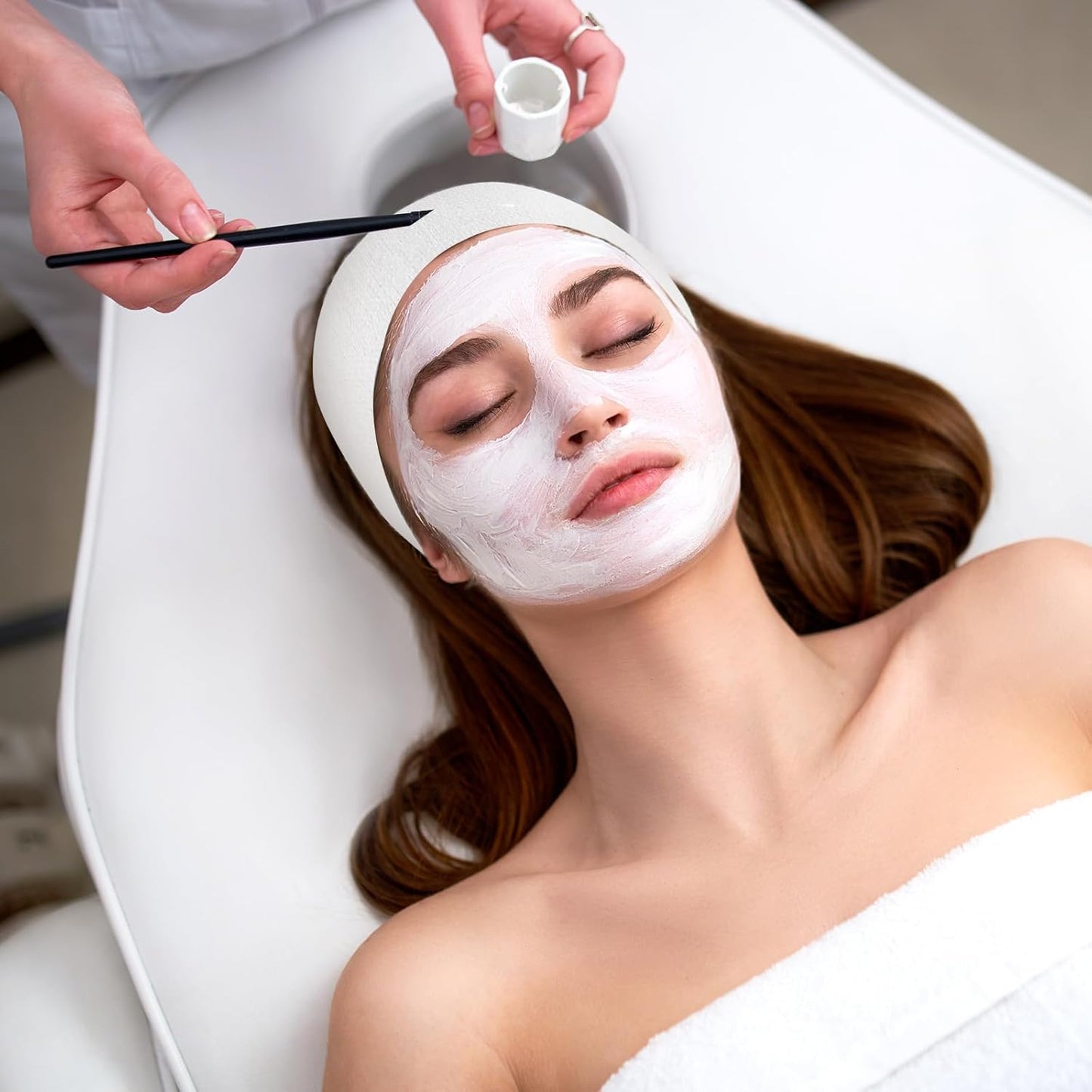 150 Pcs Disposable Facial Spa Headbands, White Stretchable Non-Woven Fabric Facial Head Bands Soft Skin Care Hair Bands with Convenient Closure for Salons Makeup Skincare Fitness Travel