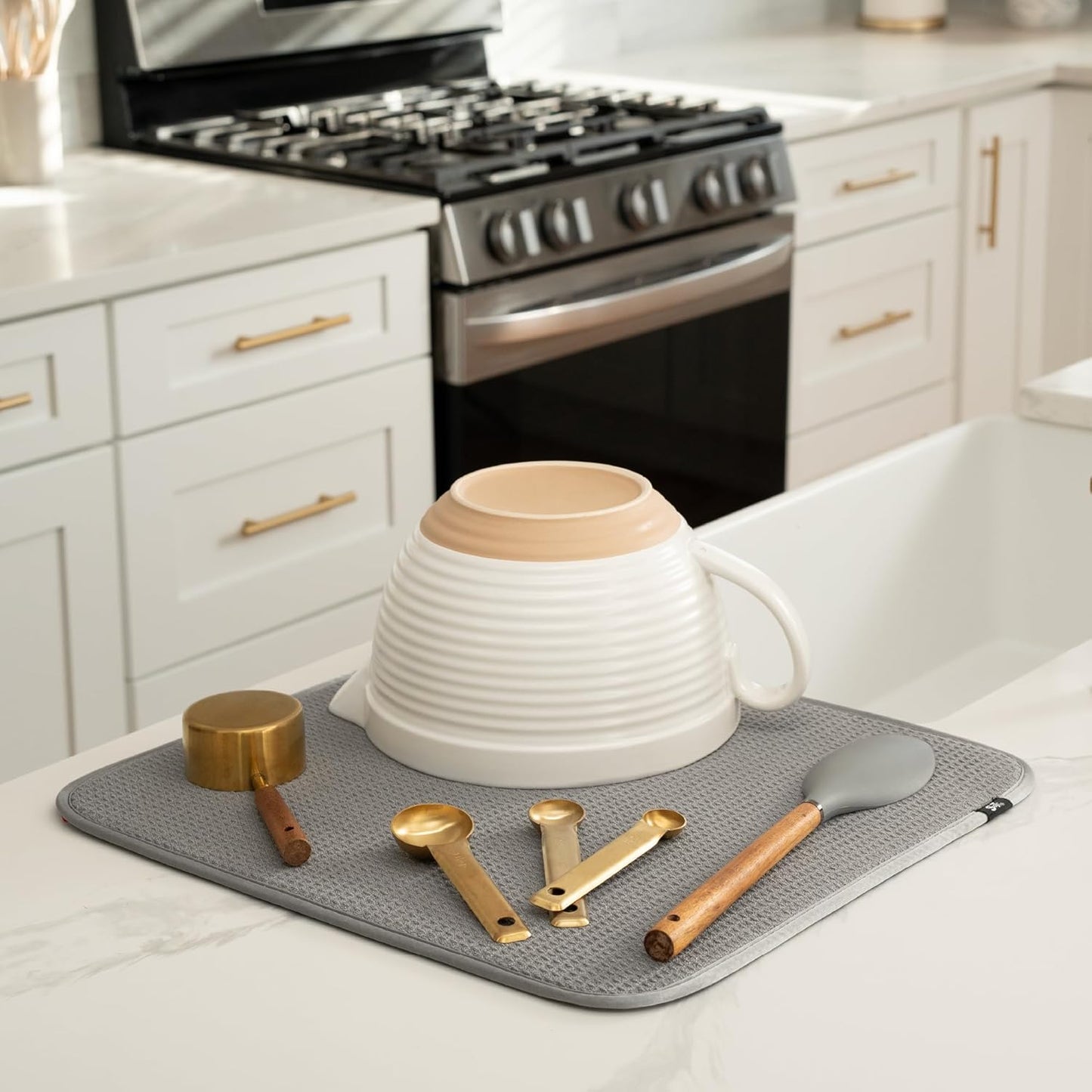 S&T INC. Dish Drying Mat, 16” x 18”, Absorbent Microfiber Kitchen Counter Mat, Dish Drying Pad for Dishes, Utensils, Pots and Pans, Large, Grey