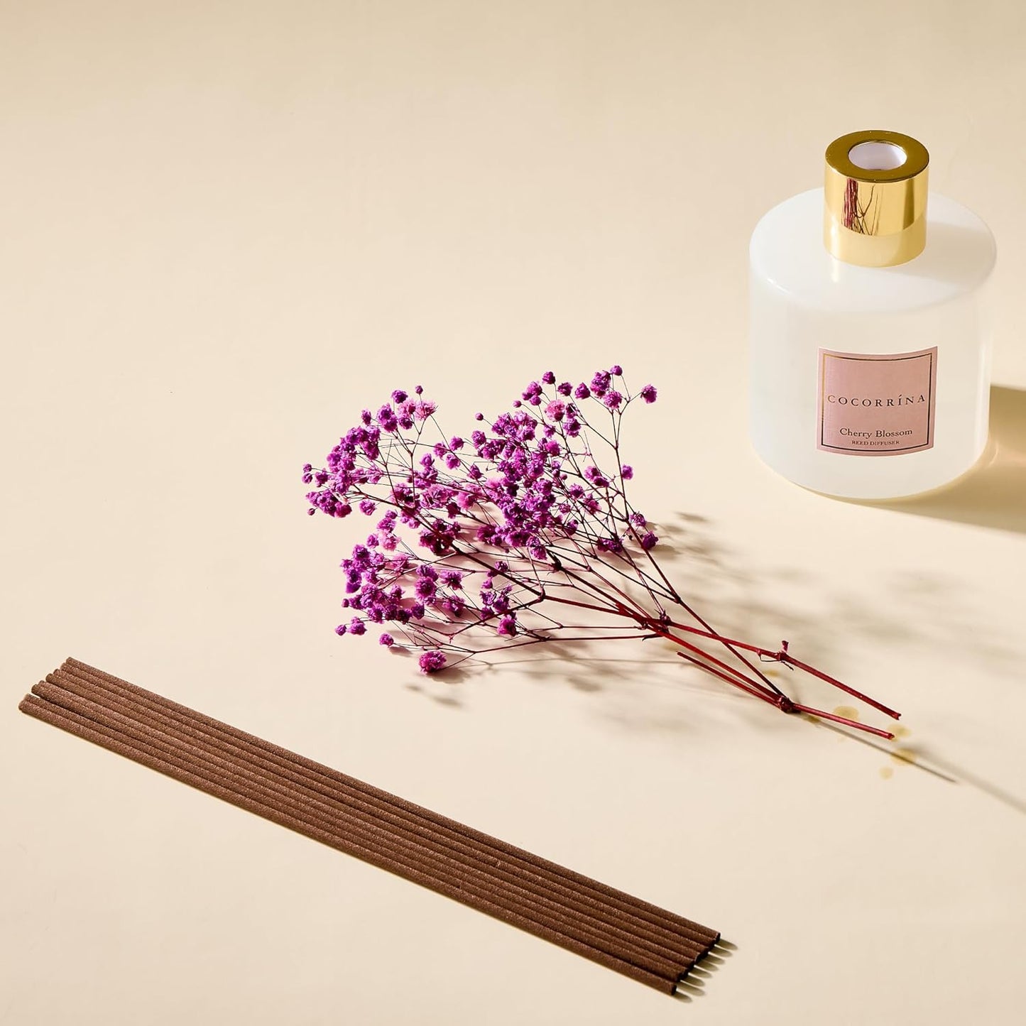 COCORRÍNA Reed Diffuser - Cherry Blossom 17 Fl.oz Reed Diffuser with 8 Sticks Scented Diffuser with Preserved Flowers for Bathroom Home Decor